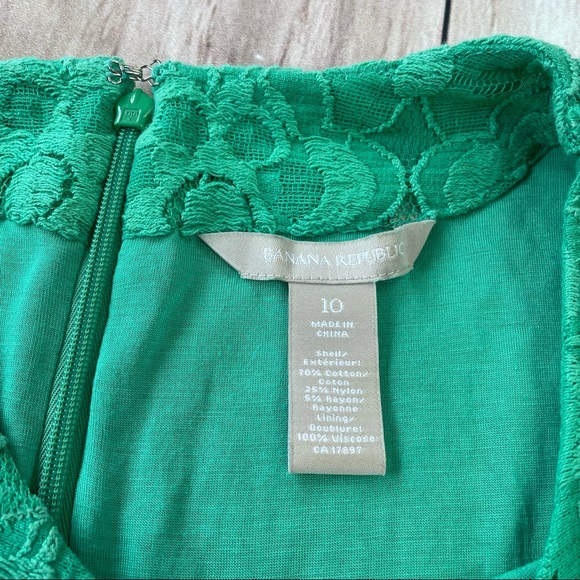 Banana Republic BR Green Lace Top - Picture 4 of 5